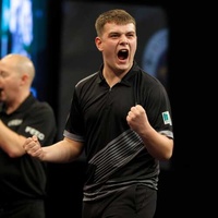 PDC Players Championship 25: Henry Coates verrast in Hildesheim, Van Veen en Van Gerwen vroeg uit